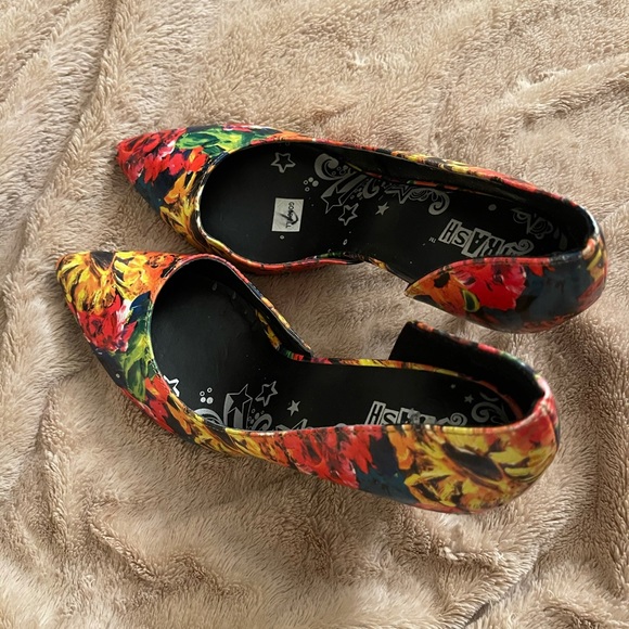 Brash Women’s Shoes - Picture 3 of 7